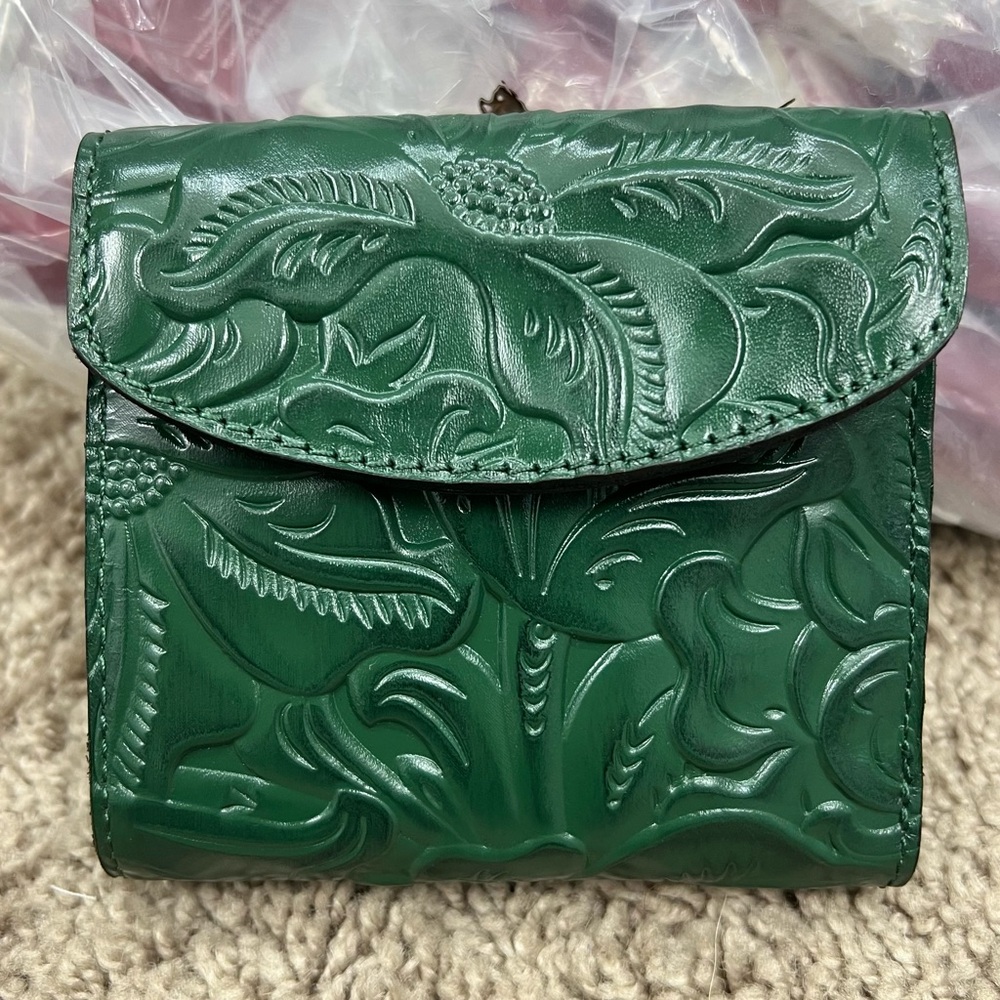 NWT  PATRICIA NASH Leather Reiti Bi Fold Kiss Lock Frame Pocket Tooled Wallet